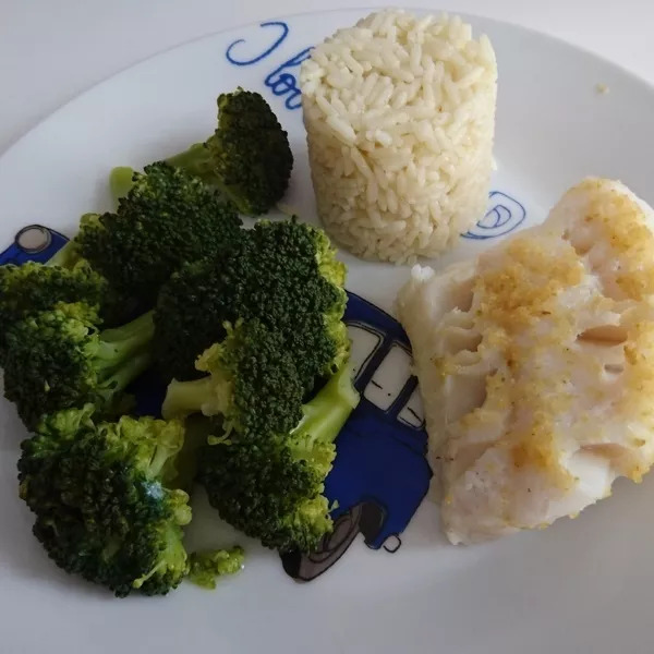 Pavé de cabillaud ou de saumon avec riz et brocolis
