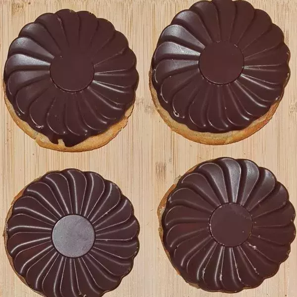 Gâteaux yaourt et coque en chocolat 