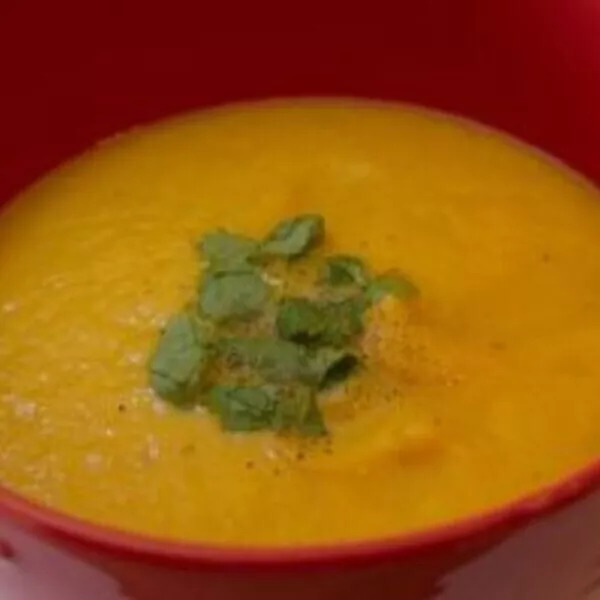 Velouté de chou fleur carottes au curry et lait de coco