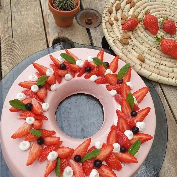 Bavaroise aux fraises en couronne