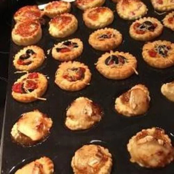 Mini tartelettes sous trois formes (pizzas, quiches et confit d'oignon/chèvre)