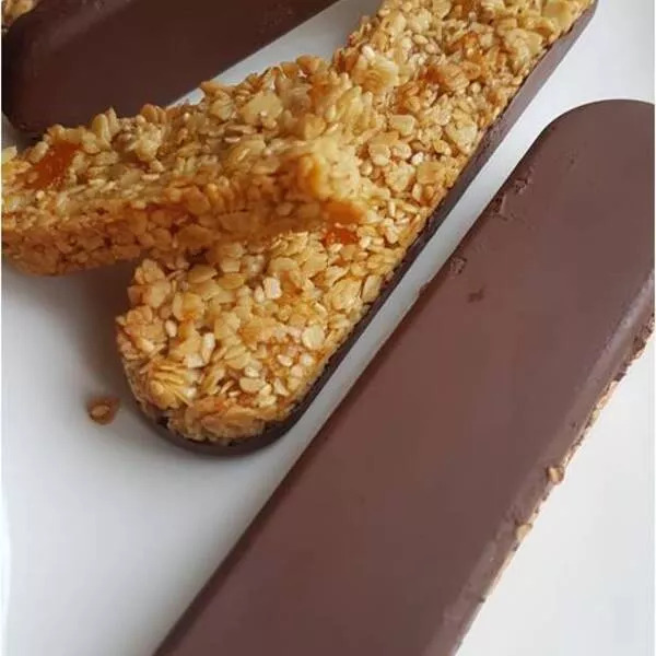 Barres de céréales moelleuses abricot-chocolat