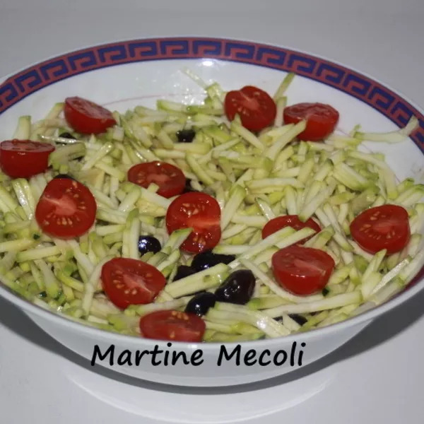 Salade de courgettes, olives noires et tomates cerises sans cook'in